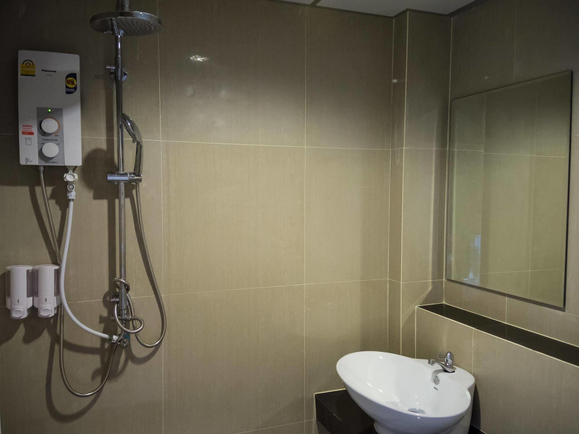 Chitra Suite Pattaya Buitenkant foto